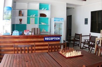 Cokes Surf Camp Hotel Thulusdhoo Exterior photo