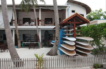 Cokes Surf Camp Hotel Thulusdhoo Exterior photo